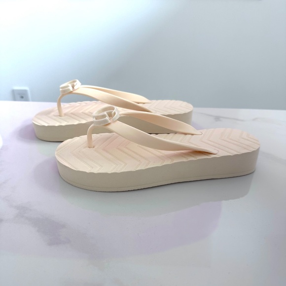 Chevron Logo Thong Flip Flop Sandals 7 - Picture 3 of 5